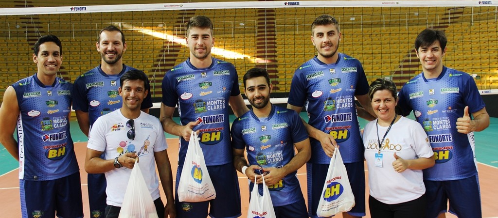 representantes da fundação sada e atletas do moc vôlei | foto: fredson souza/mcv